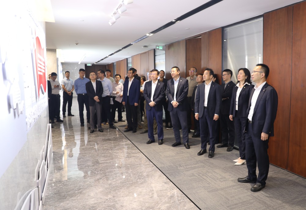 图片1参观文化墙.jpg